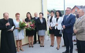 Oddano nowe skrzydło Szkoły Podstawowej im. Jana Pawła II w Dąbrowie