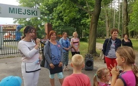 Historii wielka księga - wędrowniczek po nią sięga