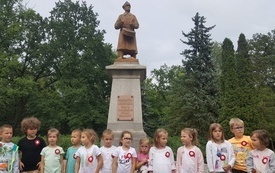 Historii wielka księga - wędrowniczek po nią sięga