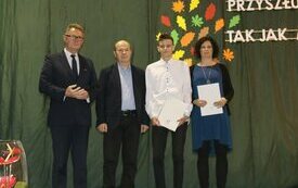 Burmistrz Śremu wręczył stypendia uczniom