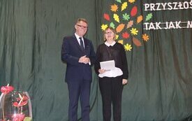 Burmistrz Śremu wręczył stypendia uczniom