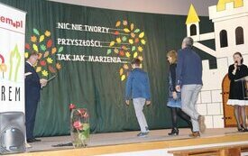 Burmistrz Śremu wręczył stypendia uczniom