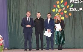 Burmistrz Śremu wręczył stypendia uczniom