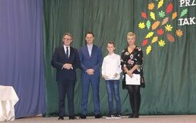 Burmistrz Śremu wręczył stypendia uczniom