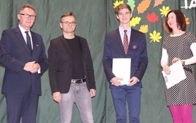 Burmistrz Śremu wręczył stypendia uczniom