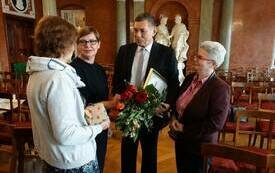 Uhonorowano dyrekcję Biblioteki Publicznej im. Heliodora Święcickiego w Śremie