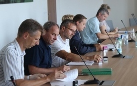 Podpisano umowy dotyczące funkcjonowania oddział&oacute;w sportowych w szkołach gminnych