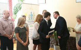 Nagrodzono uzdolnionych uczni&oacute;w