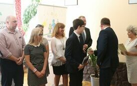 Nagrodzono uzdolnionych uczni&oacute;w