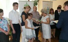 Nagrodzono uzdolnionych uczni&oacute;w