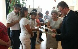 Nagrodzono uzdolnionych uczni&oacute;w