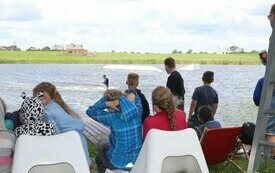 Uczniowie śremskich szk&oacute;ł młodymi surferami