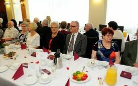 Burmistrz Śremu uhonorował małżeństwa medalami Za Długoletnie Pożycie Małżeńskie