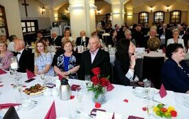 Burmistrz Śremu uhonorował małżeństwa medalami Za Długoletnie Pożycie Małżeńskie