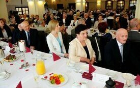 Burmistrz Śremu uhonorował małżeństwa medalami Za Długoletnie Pożycie Małżeńskie