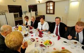 Burmistrz Śremu uhonorował małżeństwa medalami Za Długoletnie Pożycie Małżeńskie
