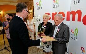 Burmistrz Śremu uhonorował małżeństwa medalami Za Długoletnie Pożycie Małżeńskie