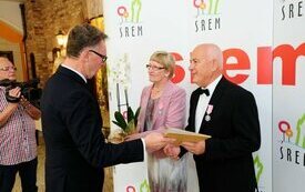 Burmistrz Śremu uhonorował małżeństwa medalami Za Długoletnie Pożycie Małżeńskie