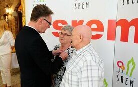 Burmistrz Śremu uhonorował małżeństwa medalami Za Długoletnie Pożycie Małżeńskie