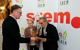 Burmistrz Śremu uhonorował małżeństwa medalami Za Długoletnie Pożycie Małżeńskie