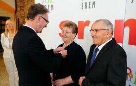 Burmistrz Śremu uhonorował małżeństwa medalami Za Długoletnie Pożycie Małżeńskie
