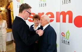 Burmistrz Śremu uhonorował małżeństwa medalami Za Długoletnie Pożycie Małżeńskie