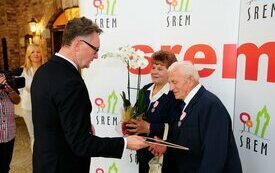 Burmistrz Śremu uhonorował małżeństwa medalami Za Długoletnie Pożycie Małżeńskie