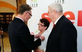 Burmistrz Śremu uhonorował małżeństwa medalami Za Długoletnie Pożycie Małżeńskie