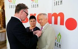 Burmistrz Śremu uhonorował małżeństwa medalami Za Długoletnie Pożycie Małżeńskie