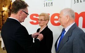 Burmistrz Śremu uhonorował małżeństwa medalami Za Długoletnie Pożycie Małżeńskie