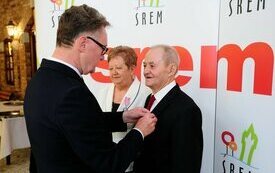 Burmistrz Śremu uhonorował małżeństwa medalami Za Długoletnie Pożycie Małżeńskie