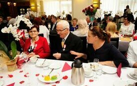 Burmistrz Śremu uhonorował małżeństwa medalami Za Długoletnie Pożycie Małżeńskie