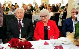 Burmistrz Śremu uhonorował małżeństwa medalami Za Długoletnie Pożycie Małżeńskie