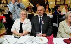 Burmistrz Śremu uhonorował małżeństwa medalami Za Długoletnie Pożycie Małżeńskie
