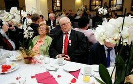 Burmistrz Śremu uhonorował małżeństwa medalami Za Długoletnie Pożycie Małżeńskie