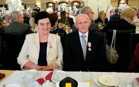 Burmistrz Śremu uhonorował małżeństwa medalami Za Długoletnie Pożycie Małżeńskie