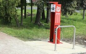 Nowe samoobsługowe stacje naprawy rower&oacute;w w Śremie