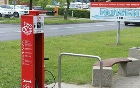 Nowe samoobsługowe stacje naprawy rower&oacute;w w Śremie