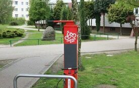Nowe samoobsługowe stacje naprawy rower&oacute;w w Śremie