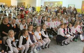 Ślubowanie uczni&oacute;w klas I SP6
