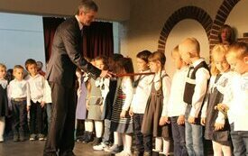 Ślubowanie uczni&oacute;w klas I SP6