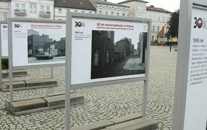 Zdjęcie do Ekspozycja na rynku i deptaku - 30 lat samorządności
