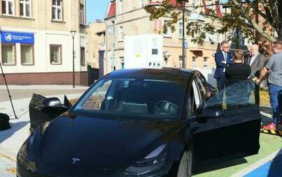 Zdjęcie do ​W Śremie powstała og&oacute;lnodostępna stacja ładowania pojazd&oacute;w elektrycznych