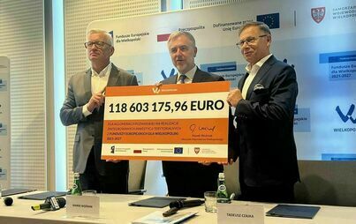 zdjęcie z podpisania