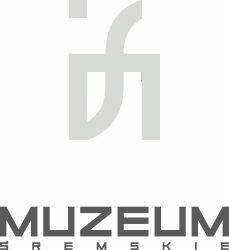 Logo Muzeum Śremskiego. W jego centralnej części znajduje się nowoczesny, stylizowany monogram złożony z liter „M” i „Ś”, tworzący abstrakcyjny symbol w jasnoszarym kolorze. Poniżej umieszczony jest napis „MUZEUM” w dużych, czarnych, geometrycznych literach. Pod nim znajduje się mniejszy napis „ŚREMSKIE” rozciągnięty szeroko pod całością, zapisany również w nowoczesnym kroju pisma. Całość utrzymana jest w minimalistycznym i eleganckim stylu.