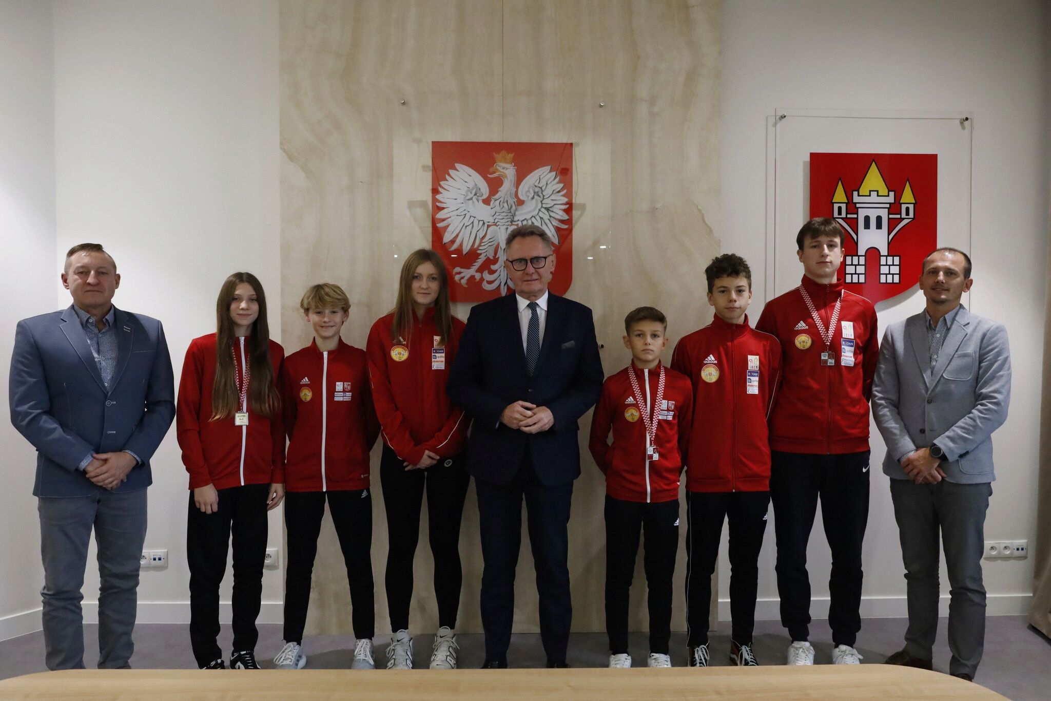 zawodnicy Rapidu  z burmistrzem